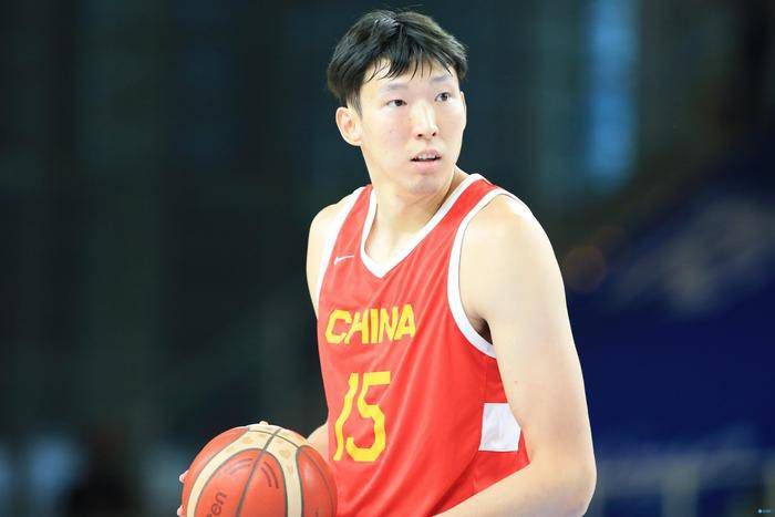 宋荣誉忙摆手说道：伊藤小姐实在是太客气了，在下这次来，是来听从叶大师吩咐的，所以在下站着就好